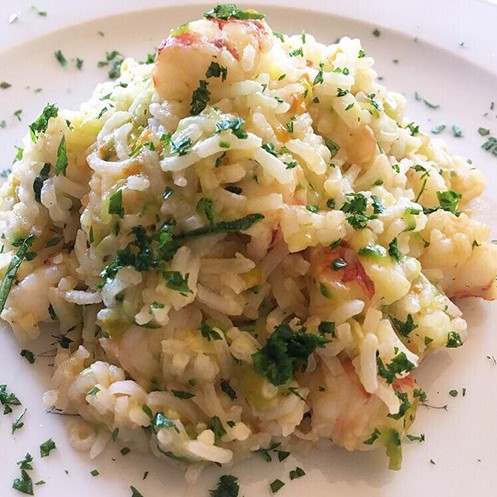 Risotto con zucchine, fiori di zucca e gamberetti